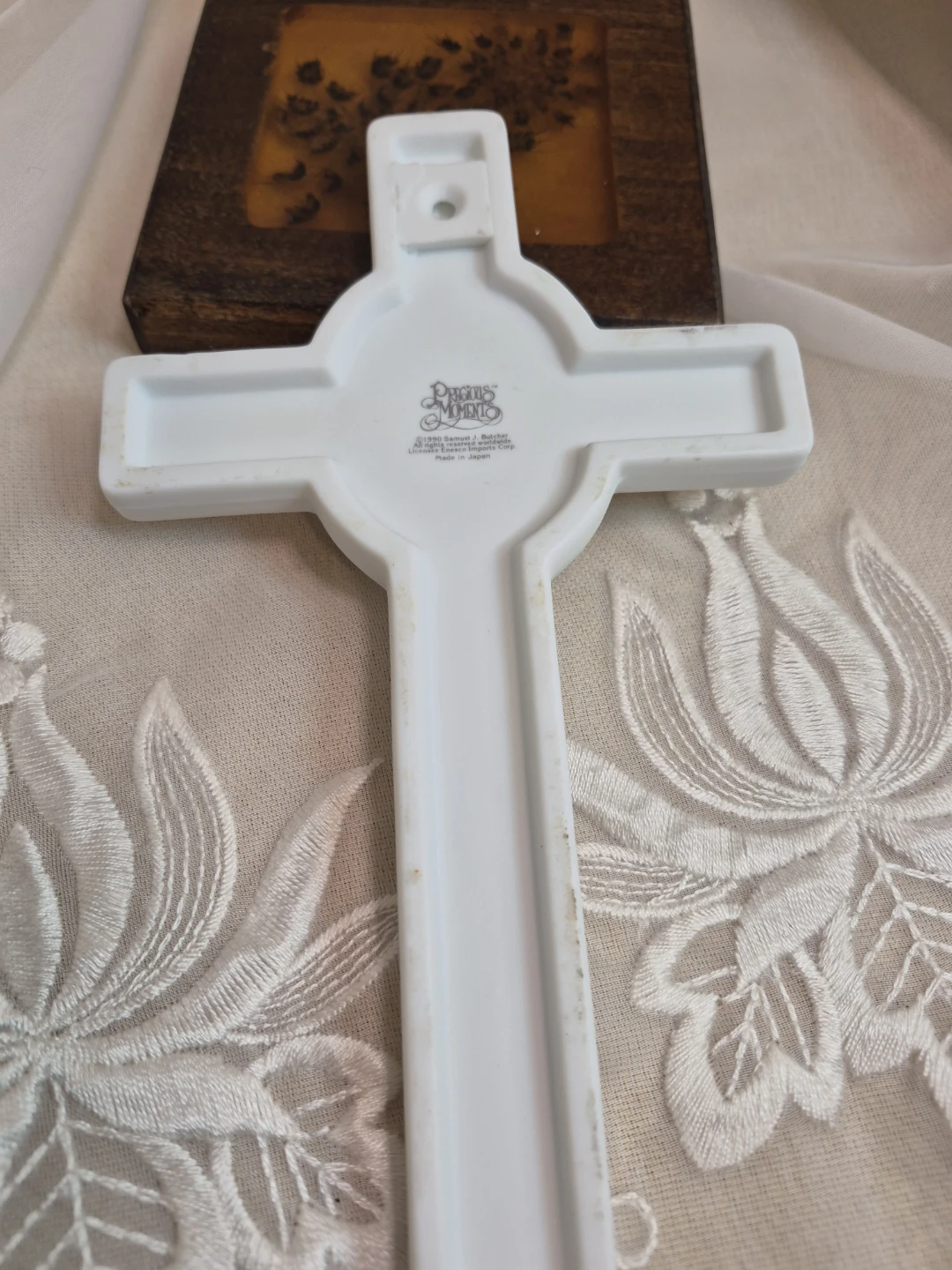 Vintage Porcelain Precious Moments “Jesus Loves Me” Cross - photo 2