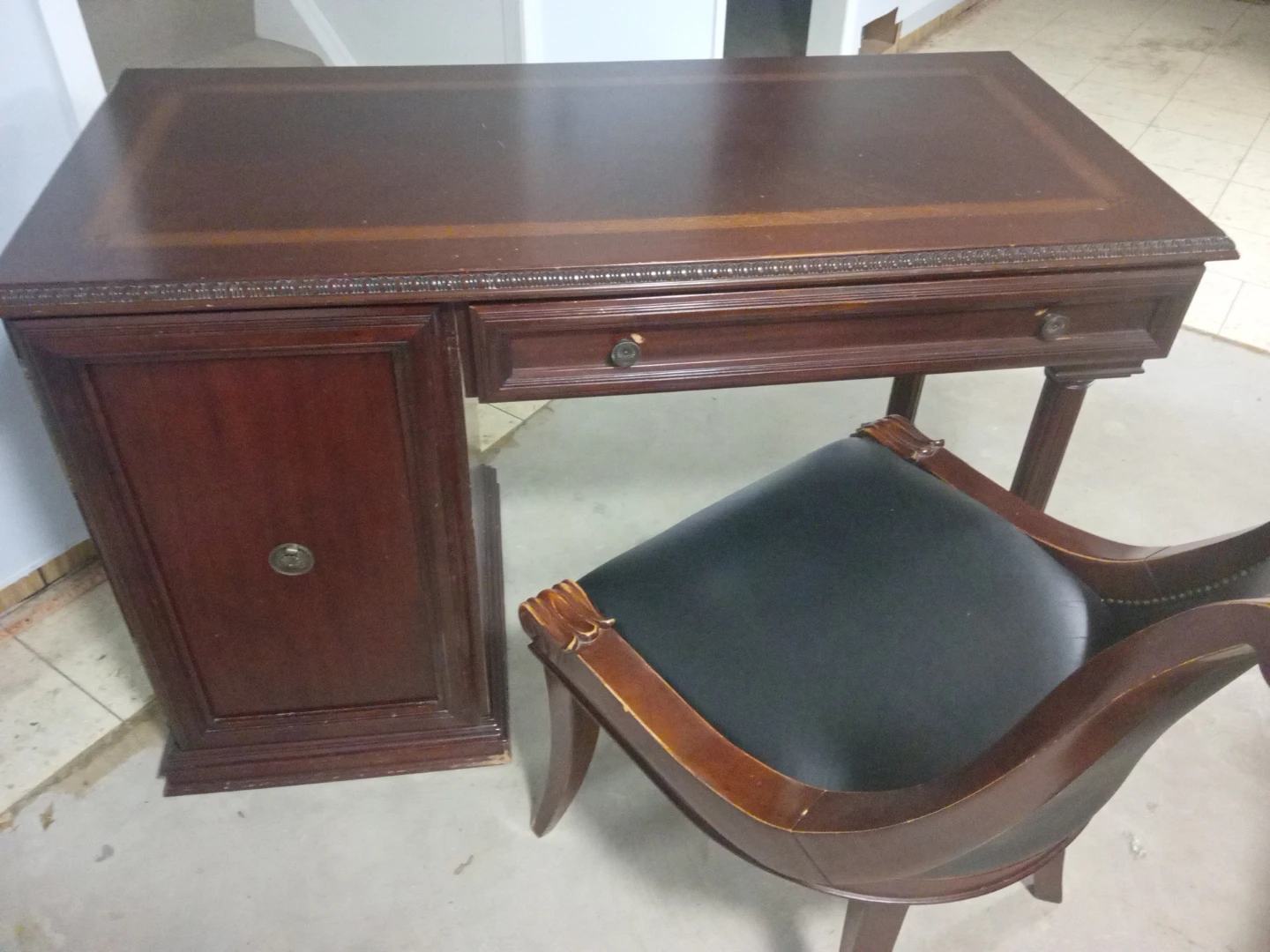 Dark Wood Executive Desk with Leather Inlay - photo 2
