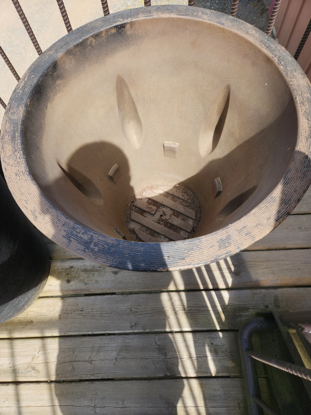 2x Large Textured Planter Pot - photo 3