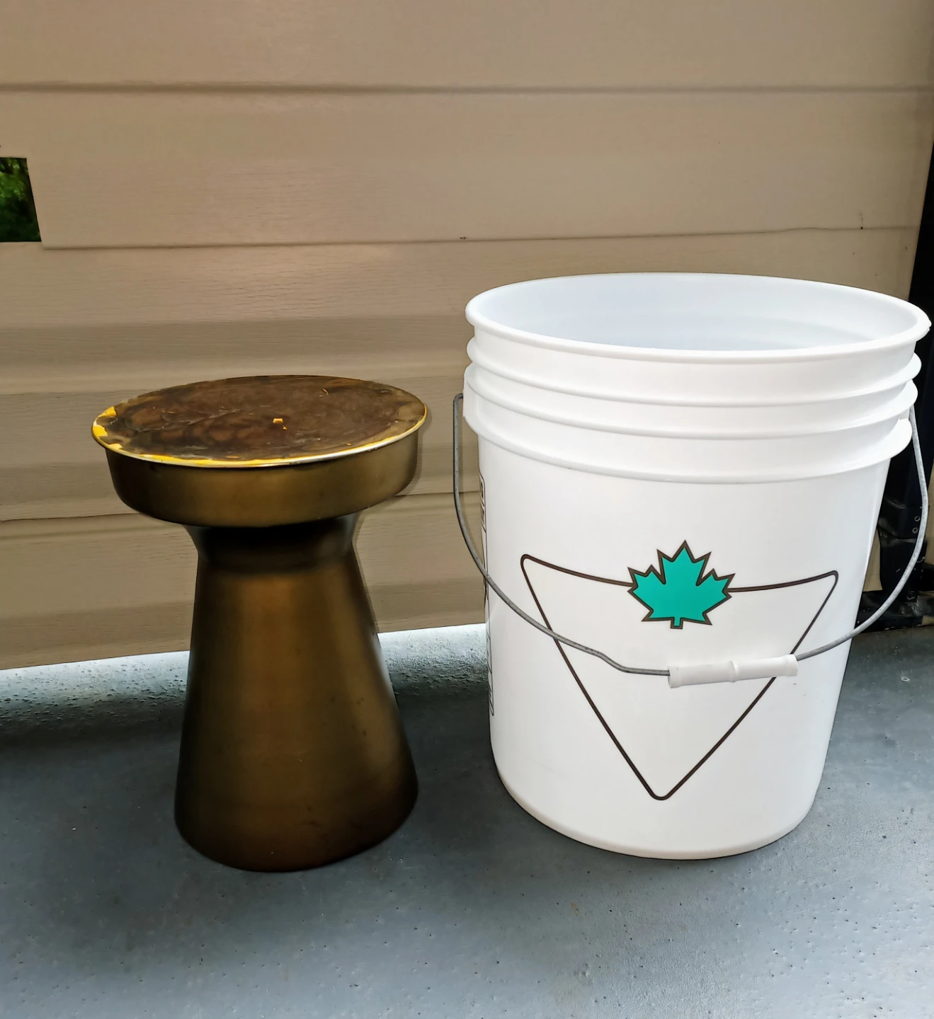 Metal Plant Stand&Large Bucket⚽