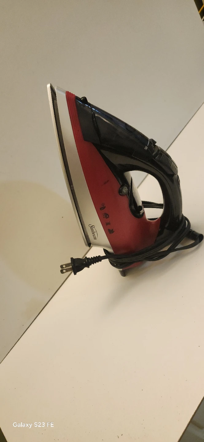 Sunbeam Red and Black Steam Iron - photo 2