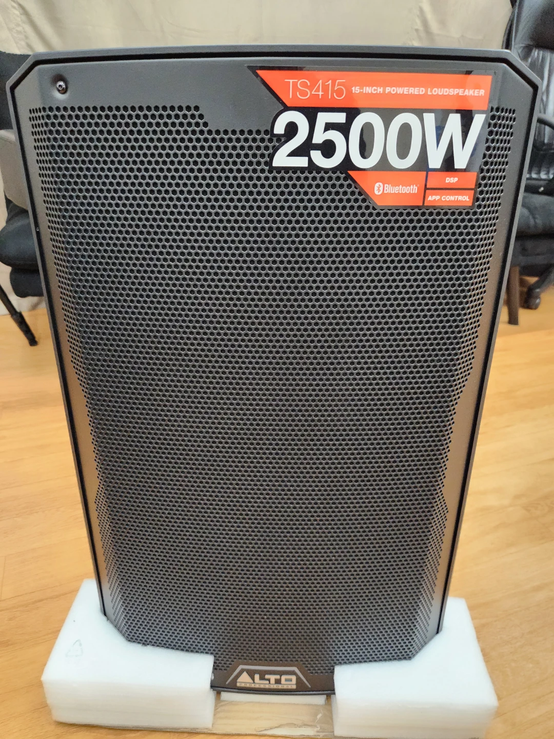 Alto TS415 2500W Powered Speaker - photo 2