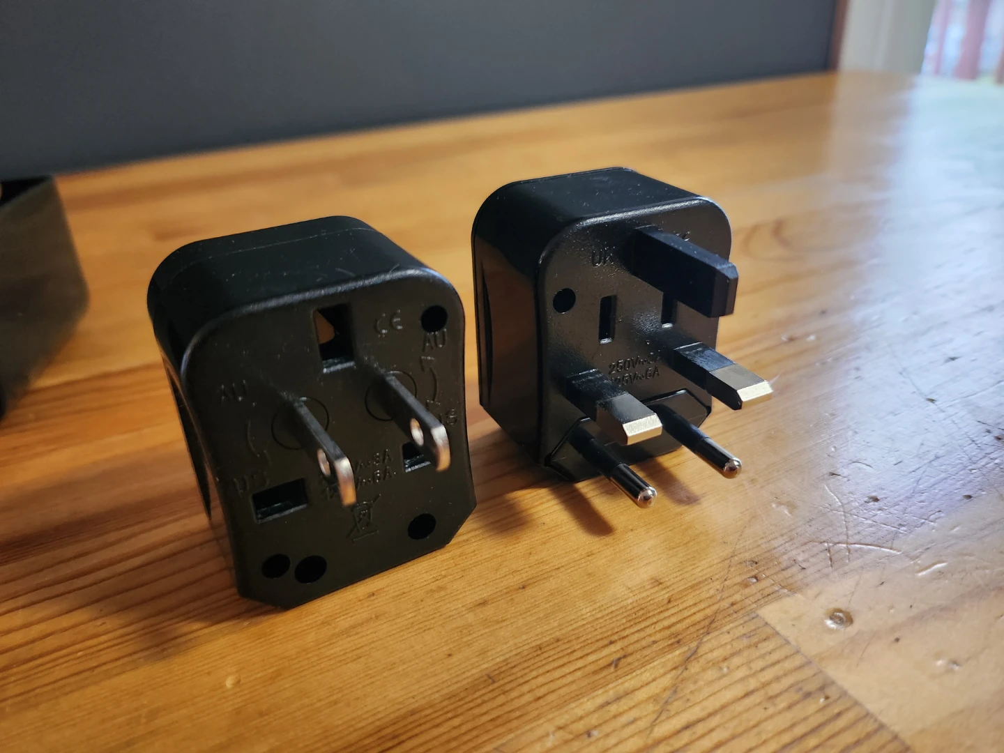 Universal Travel Adapter with Case - photo 5