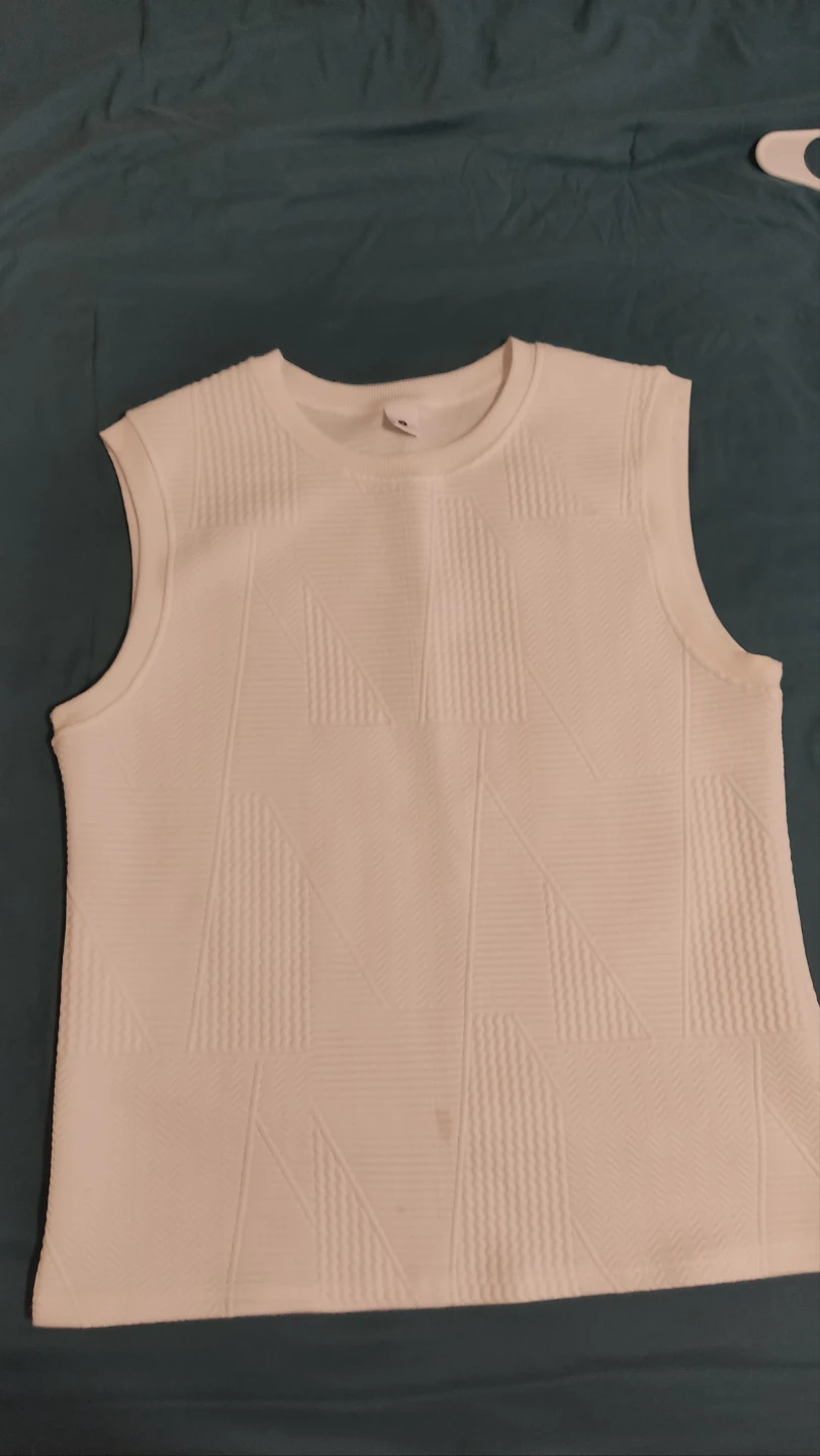 4 men's clothes: shirts, vest and jacket