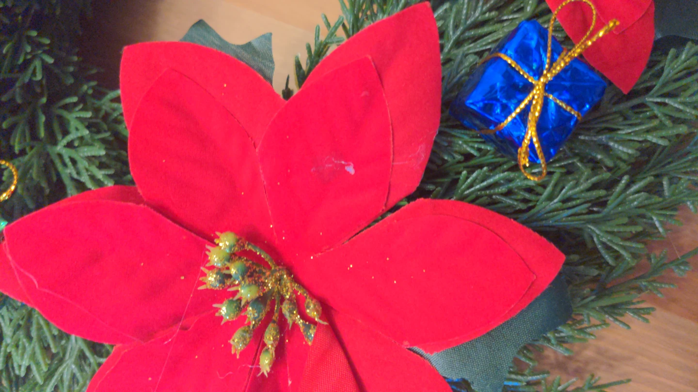 Christmas Poinsettia Wreath - photo 2
