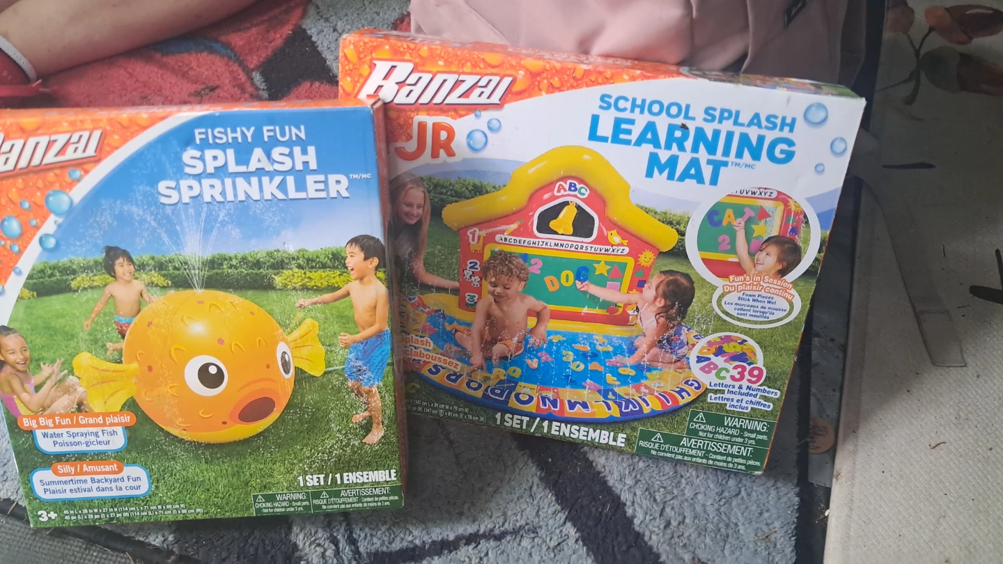 Banzai Fishy Fun Splash Sprinkler & School Splash Learning Mat