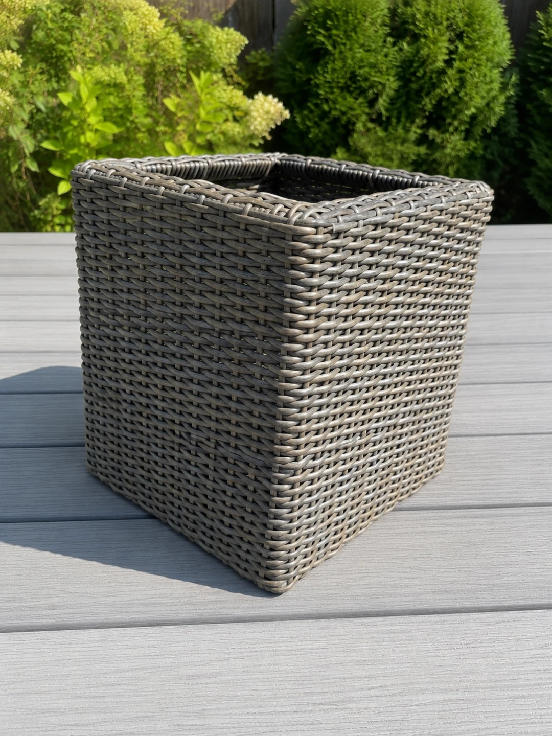 Large Grey Wicker planter/Outdoor Garden Basket 14x16 - photo 3