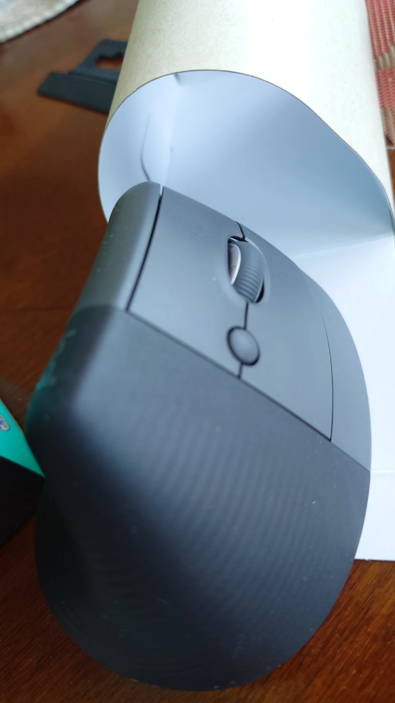 Logitech Lift Vertical Ergonomic Wireless Mouse - photo 4