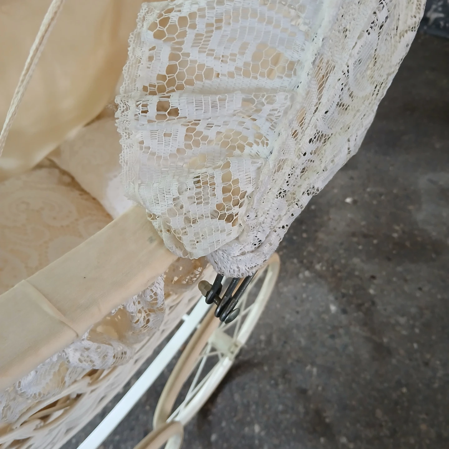 Vintage Wicker doll pram - photo 2