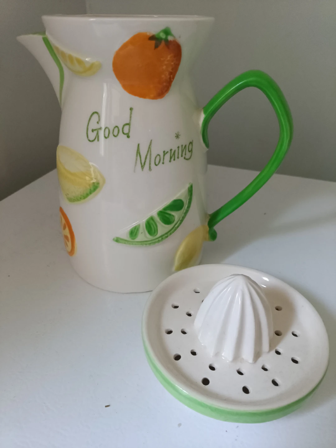Pitcher/juicer and Cups