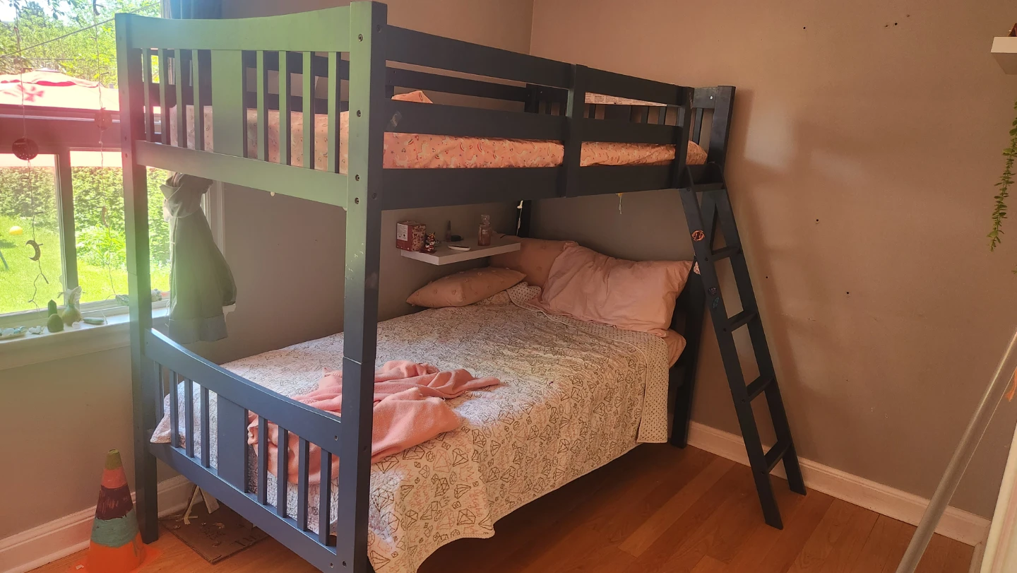 Twin bunk beds