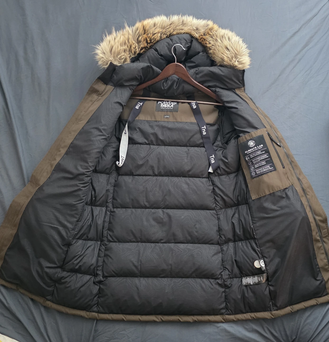 Womens Aritzia tna powder Parka with Fur Hood - photo 2