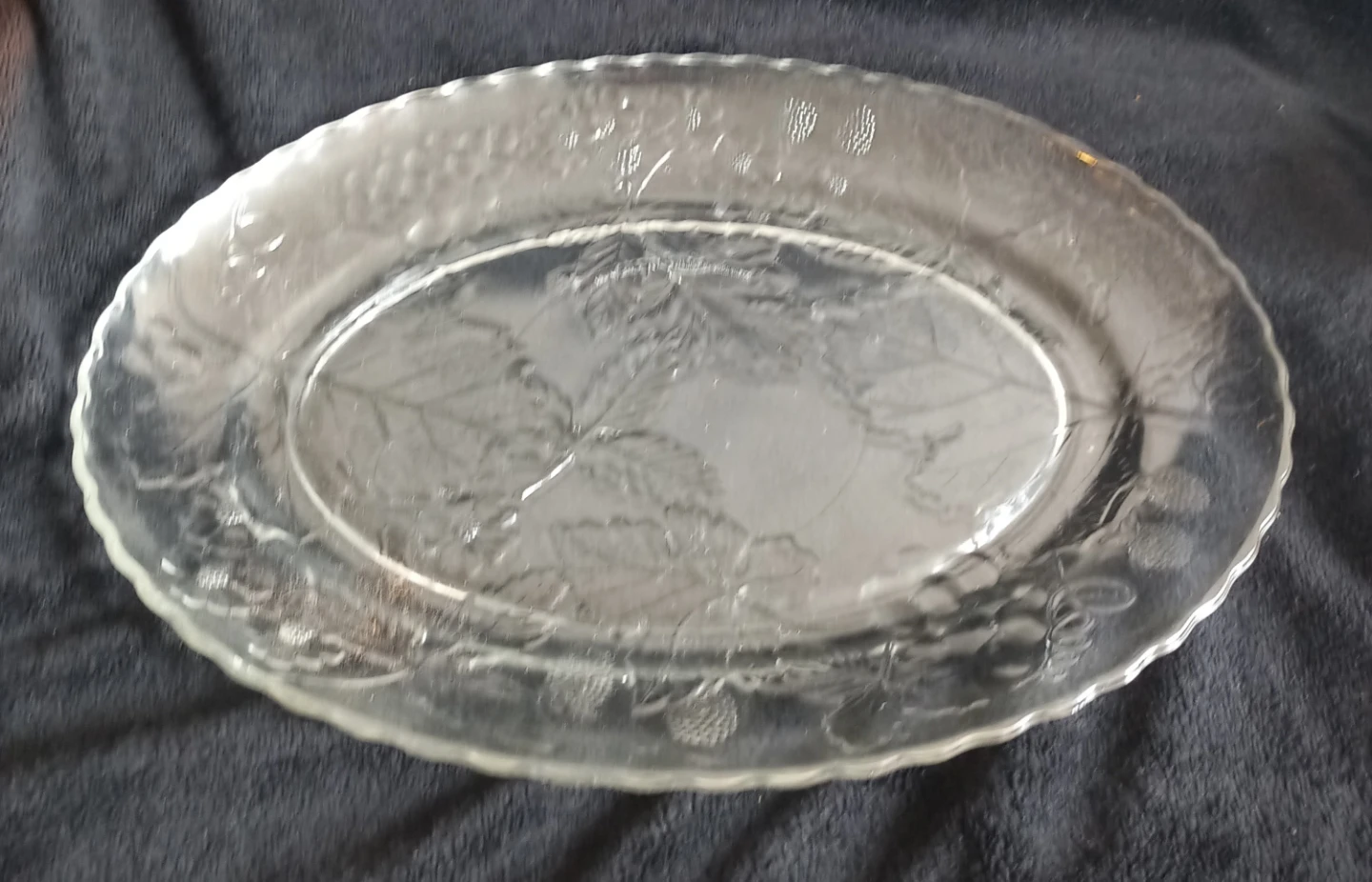 Clear Glass Oval Platter with Embossed Strawberries⚽