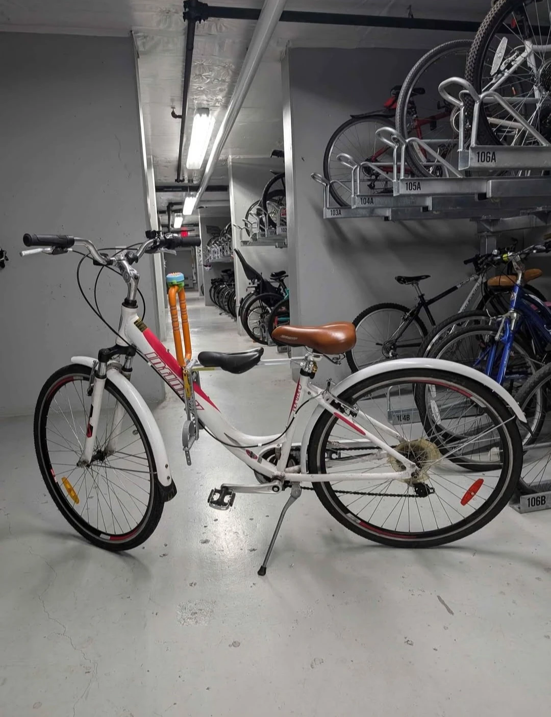 7 speed - 700c Woman's Bike with U-Rider kid's attachment