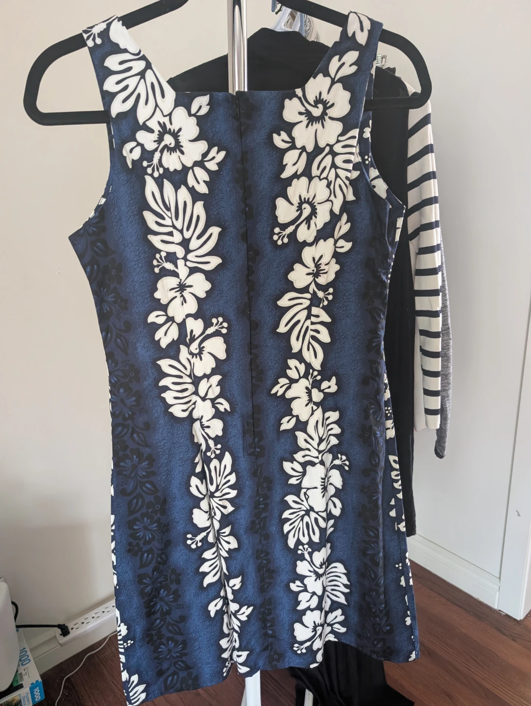 Royal Creations Hawaiian Dress - Size Medium - photo 3