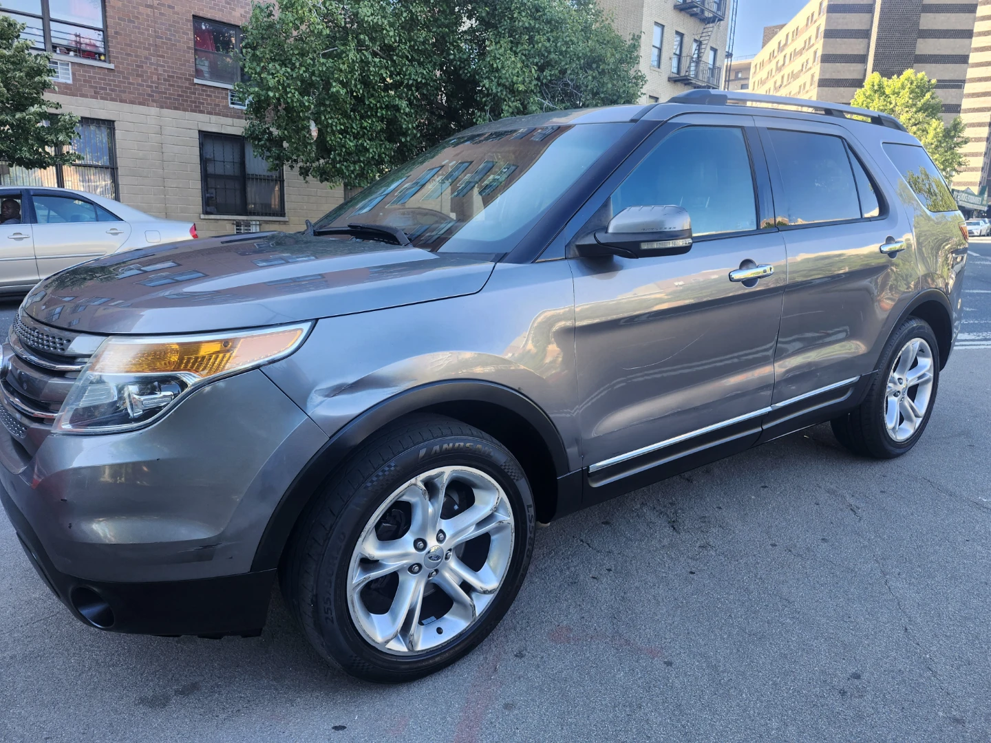 Ford Explorer Limited SUV - photo 3