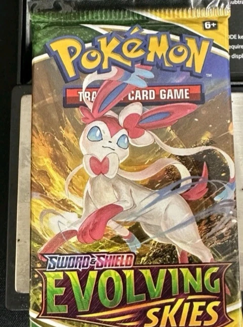 Pokemon evolving skies