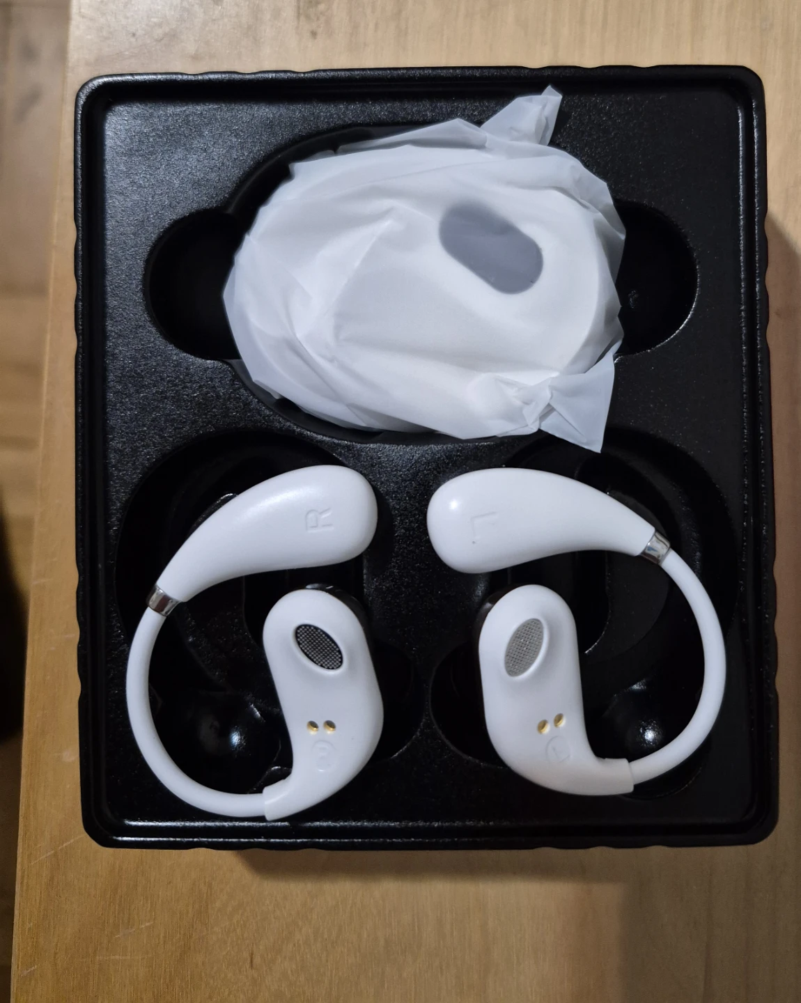 BNIB)AI Language Translator Airbuds white