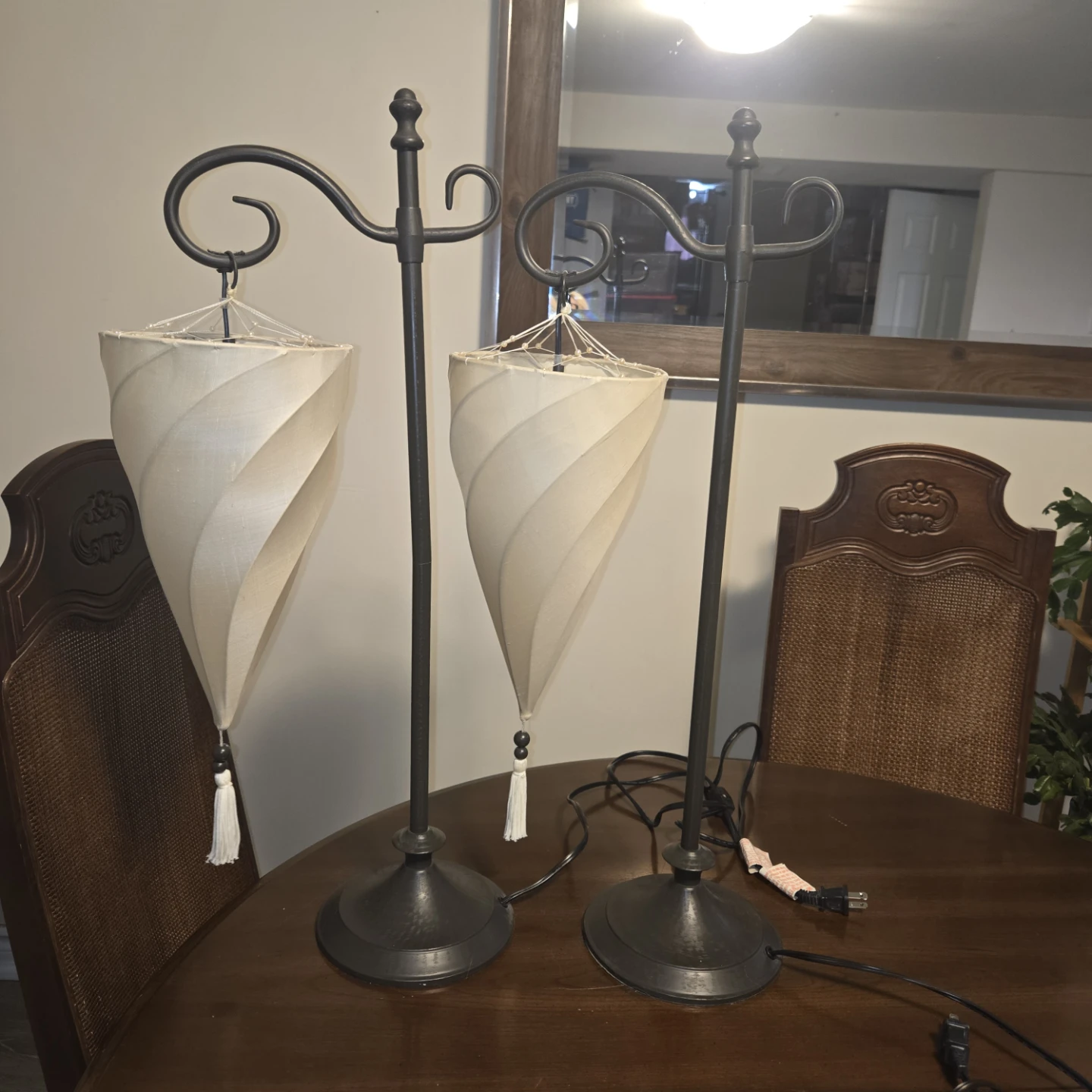Rare Pottery Barn Silk Shade Lamps, Set of 2, Discontinued - photo 3