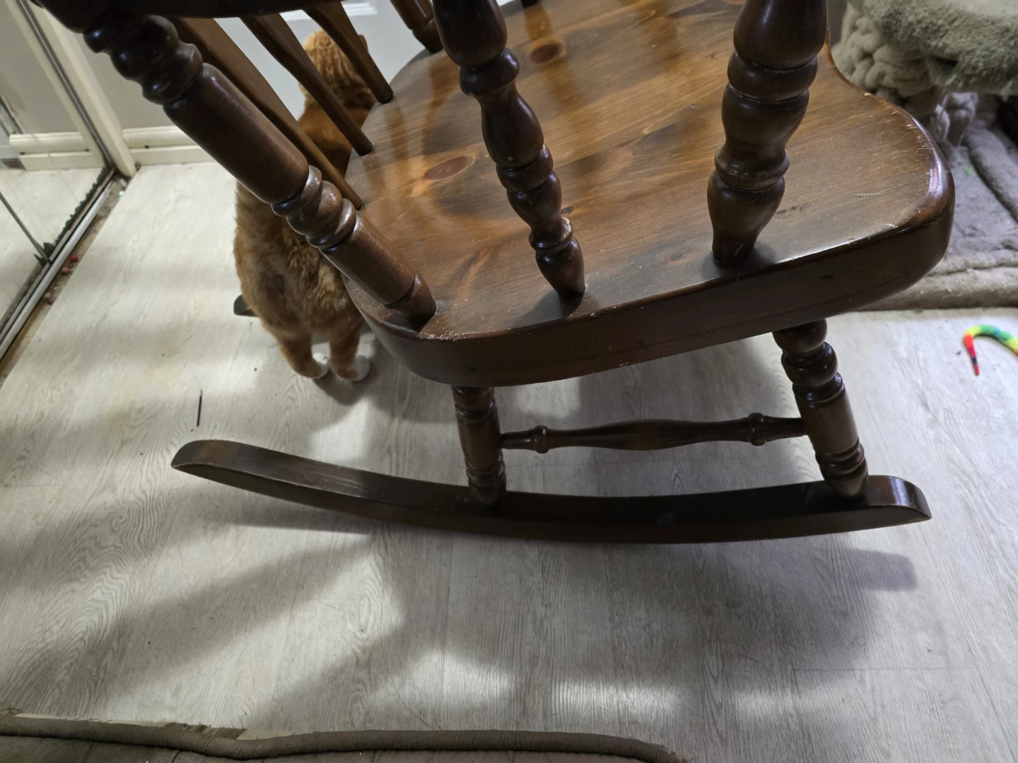 Wooden Rocking Chair and a cat house. - photo 2