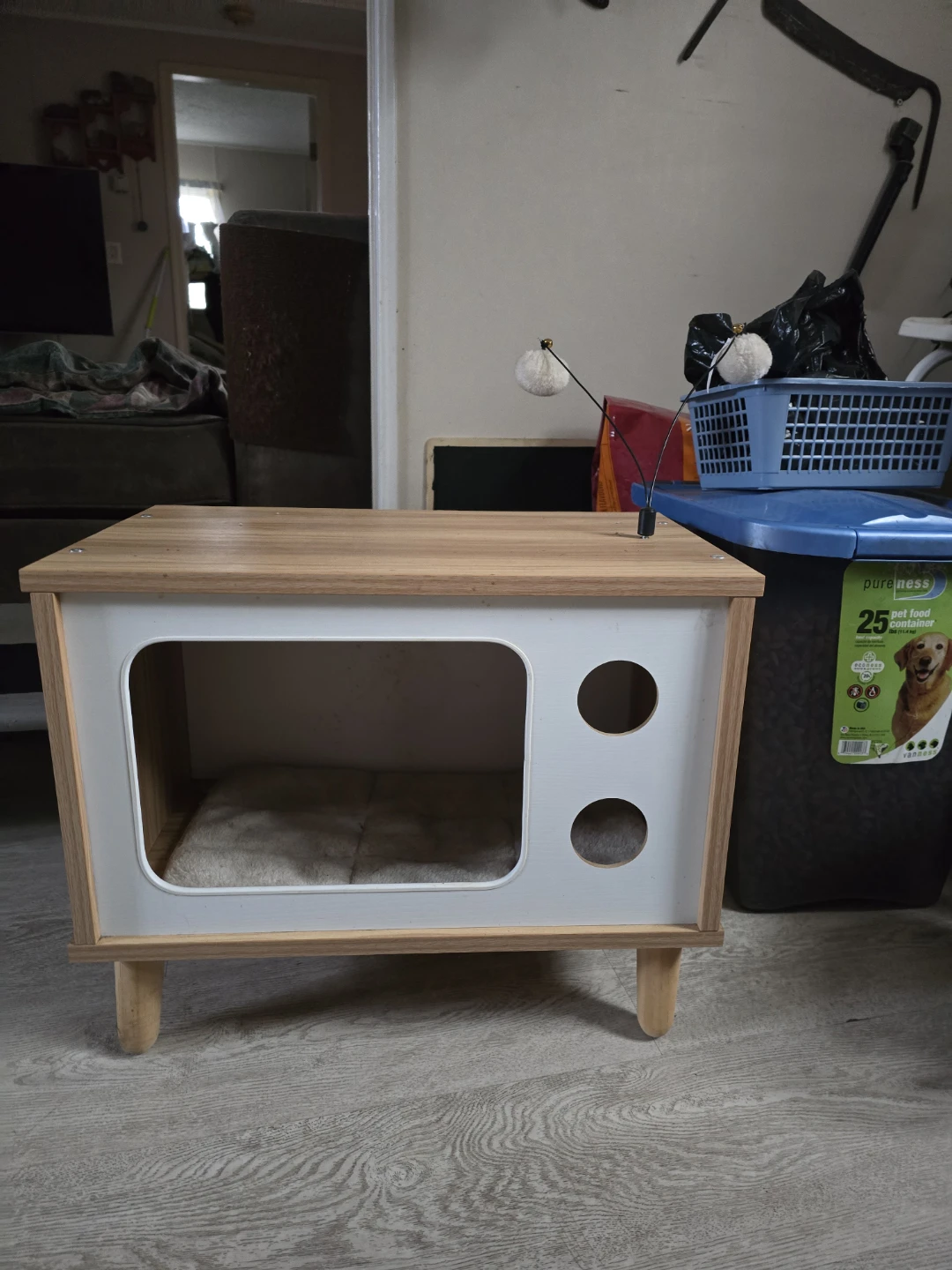 Wooden Rocking Chair and a cat house. - photo 3
