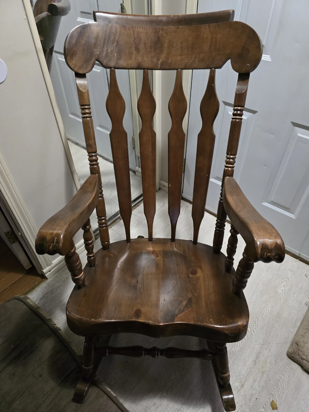 Wooden Rocking Chair and a cat house. - photo 5