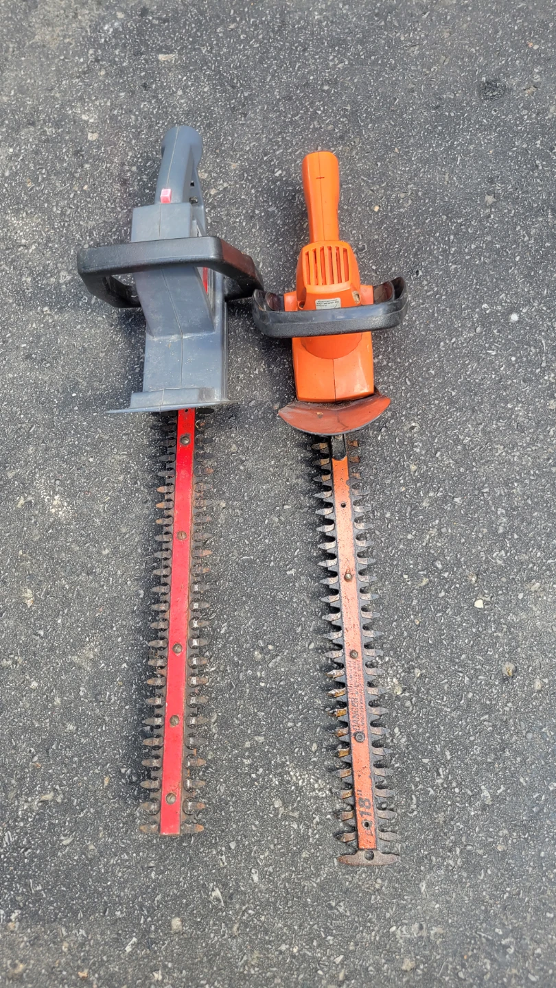 18" Hedge Trimmers- B & D & Craftsman Electric like new - photo 2