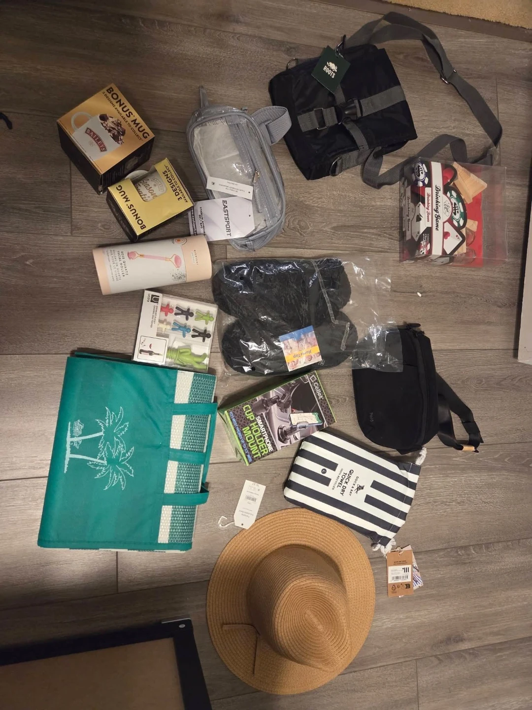 Bundle of assorted items Baileys mugs, Roots bag etc