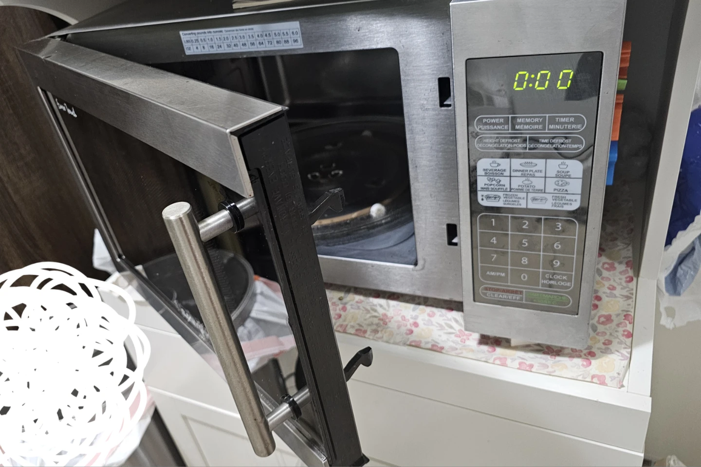 Sanyo Euro-Touch Microwave Oven - photo 2