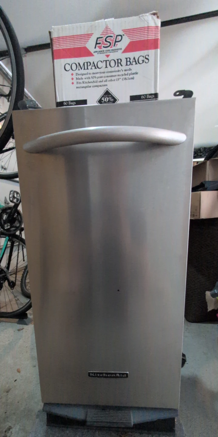 KitchenAid trash compactor - photo 2