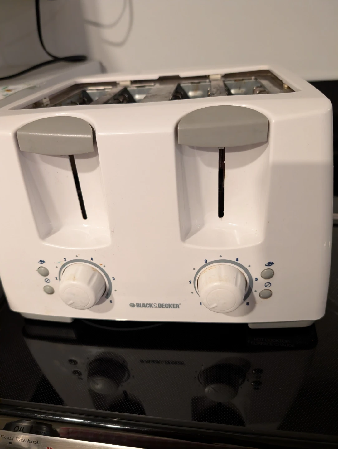 Black+Decker 4-Slice Toaster - photo 2