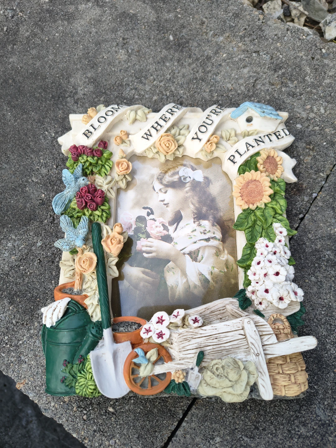 Photo frame 3 1/ 2  x 5 poly resin