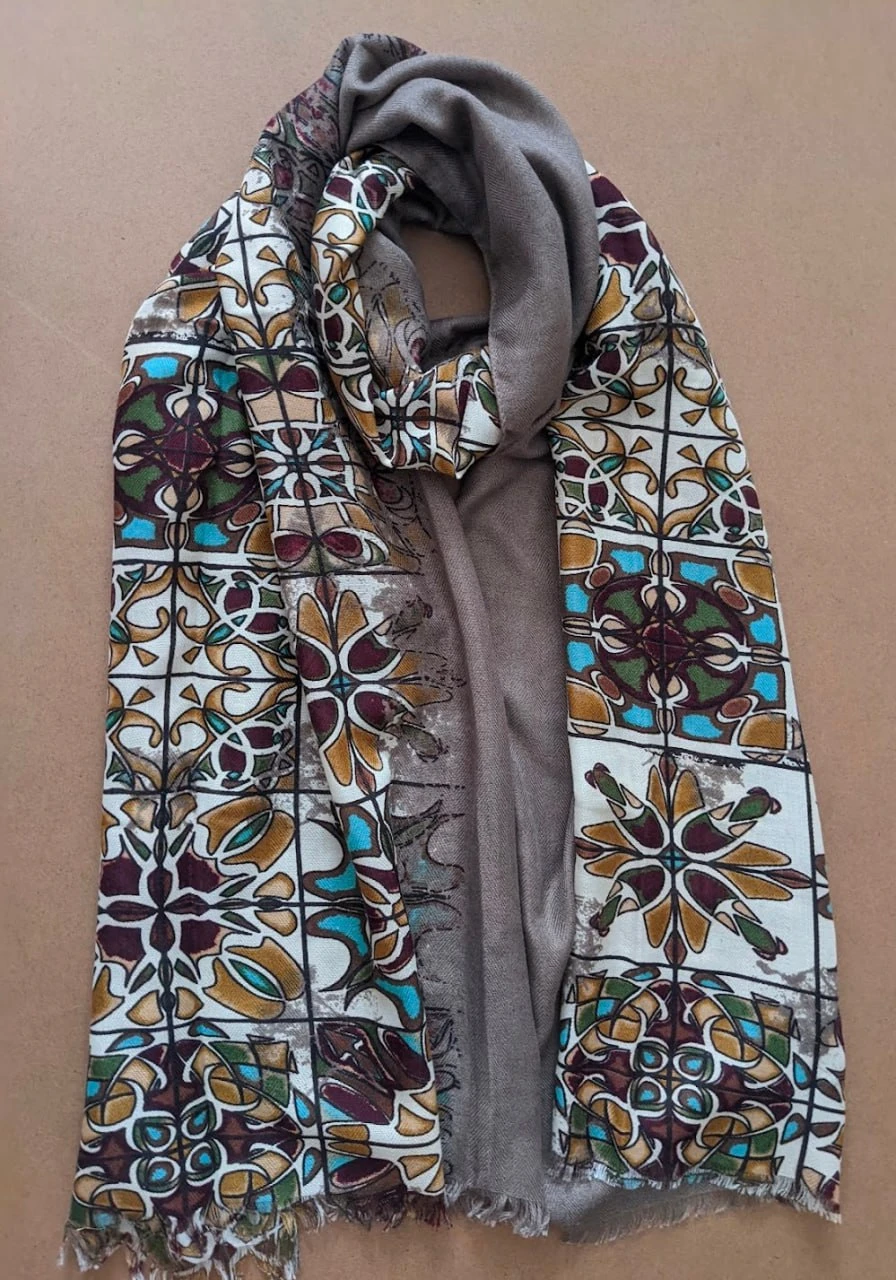 Brown & Patterned Scarf⚽
