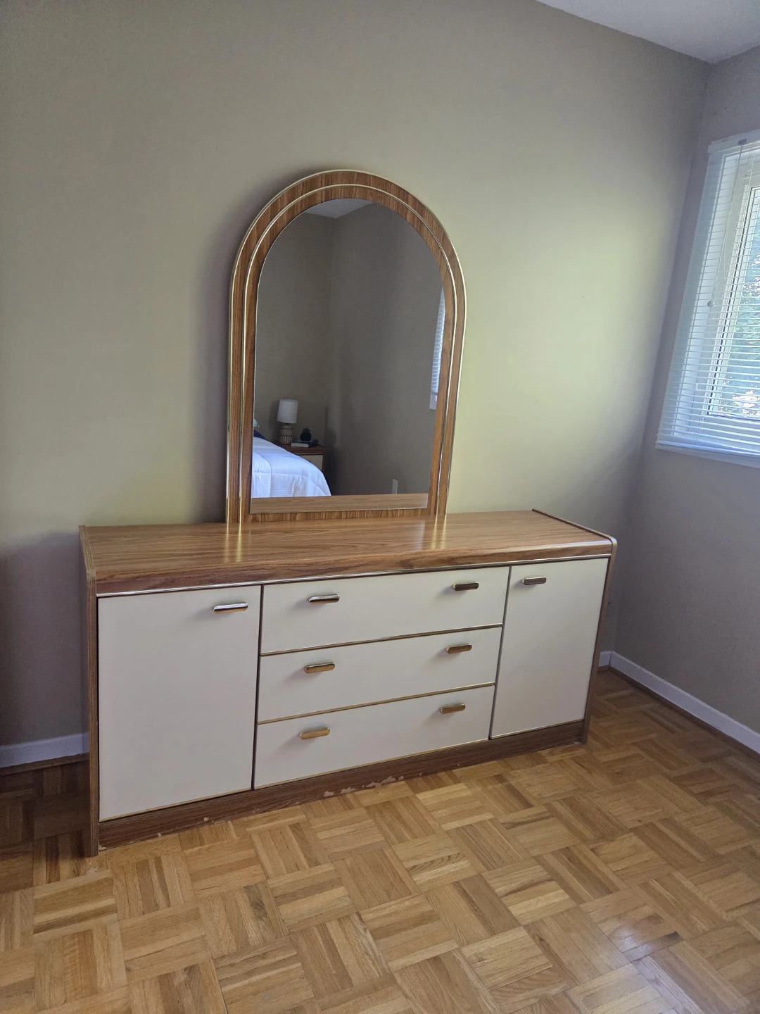 Queen Size Headboard and Dresser Set - photo 2
