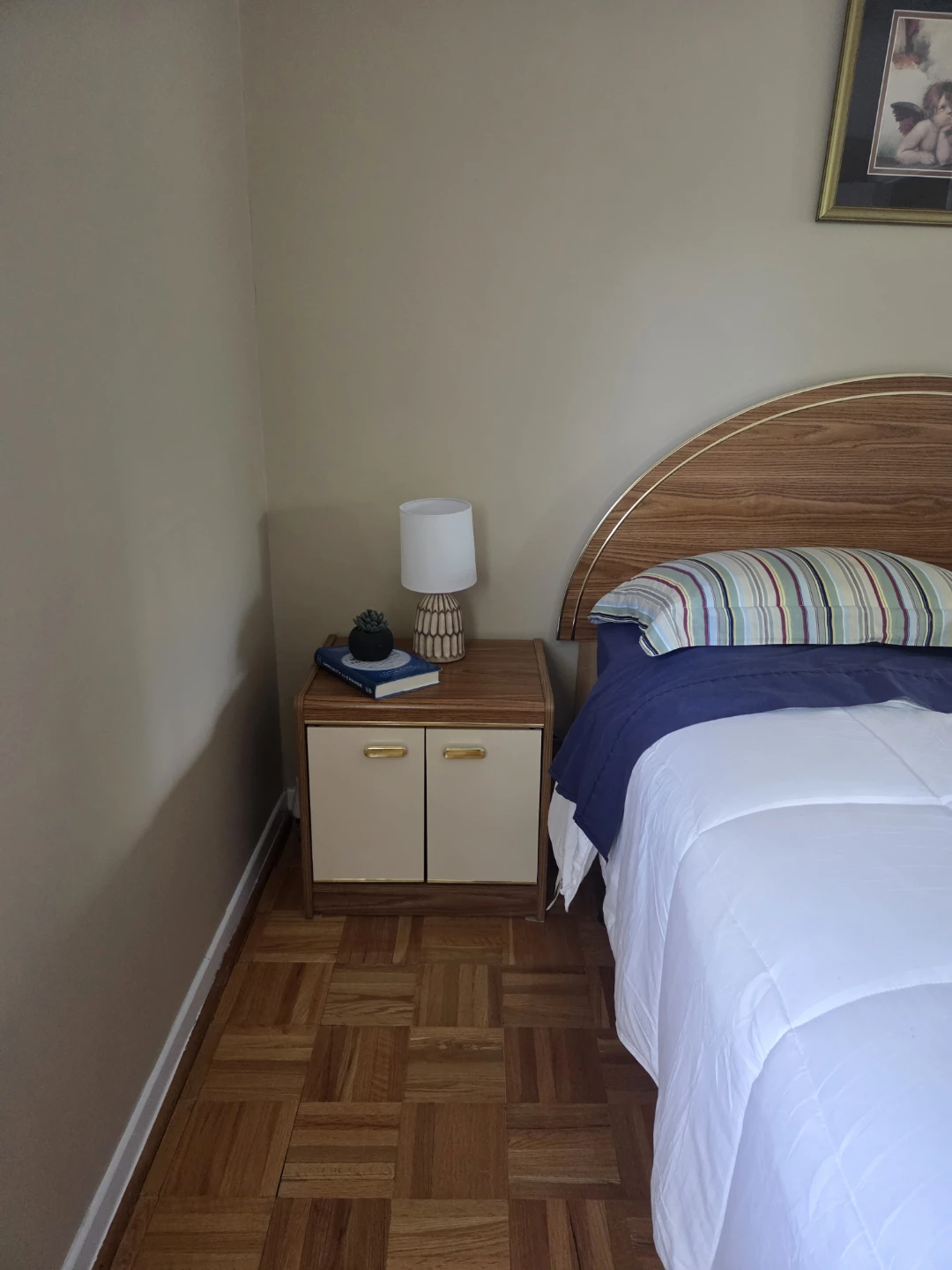 Queen Size Headboard and Dresser Set - photo 3