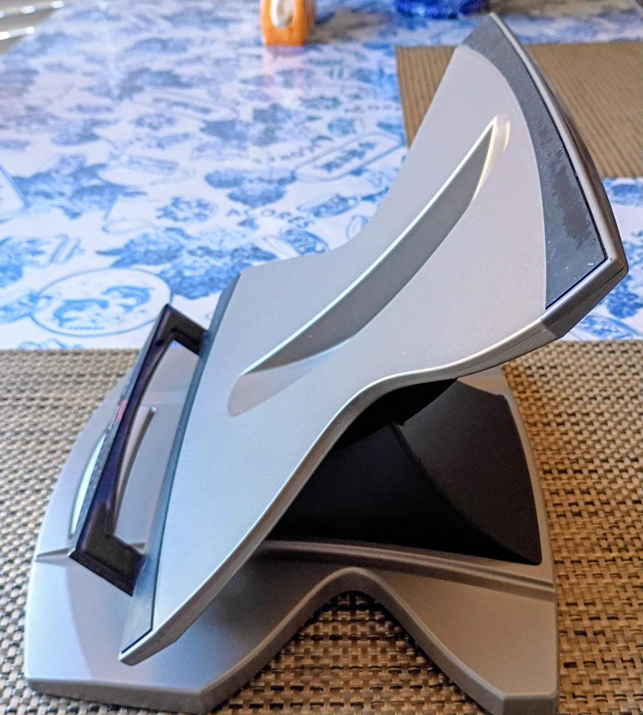 APC Laptop Stand with USB Hub - photo 3