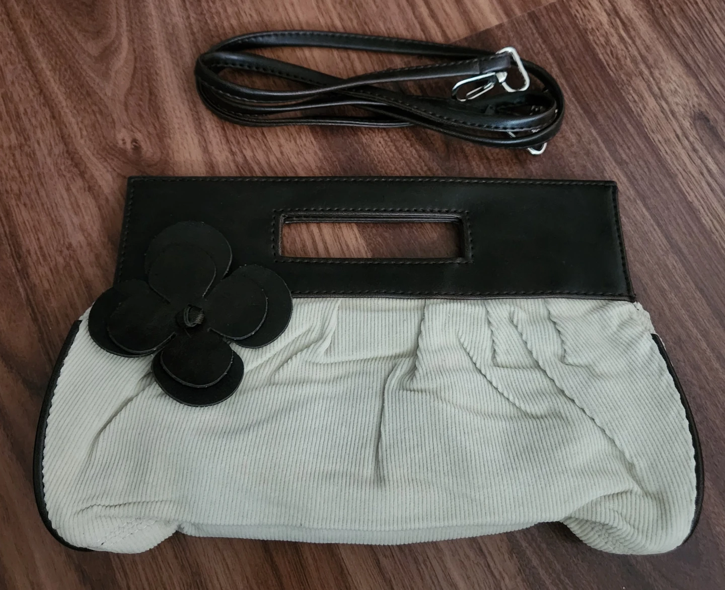 ⚽️ Clutch Handbag with Flower Accent