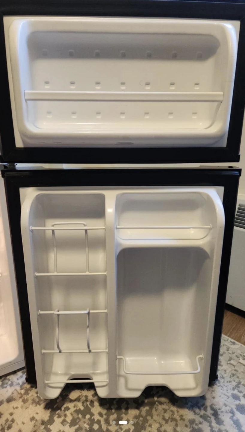 Mini Fridge with freezer compartment (3.1 cu ft.) - photo 3