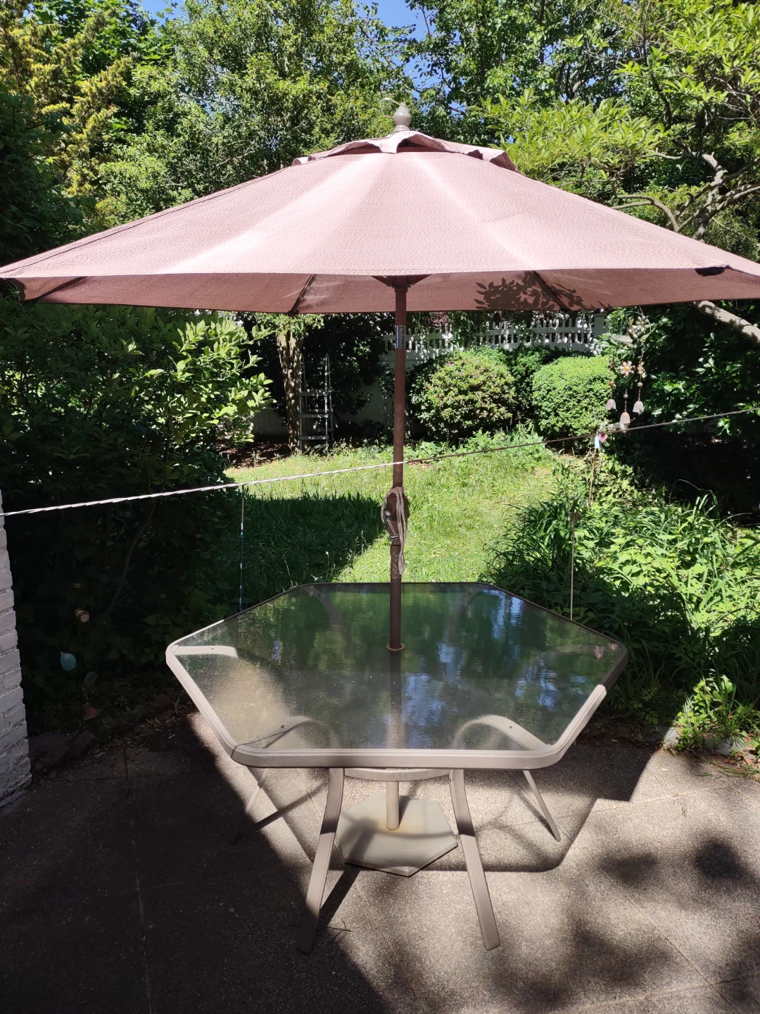 Outdoor/Patio table w/umbrella - photo 4