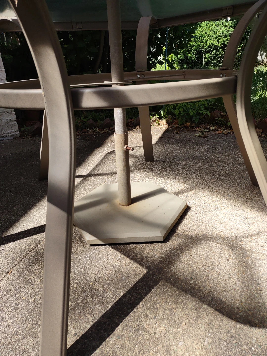 Outdoor/Patio table w/umbrella - photo 5
