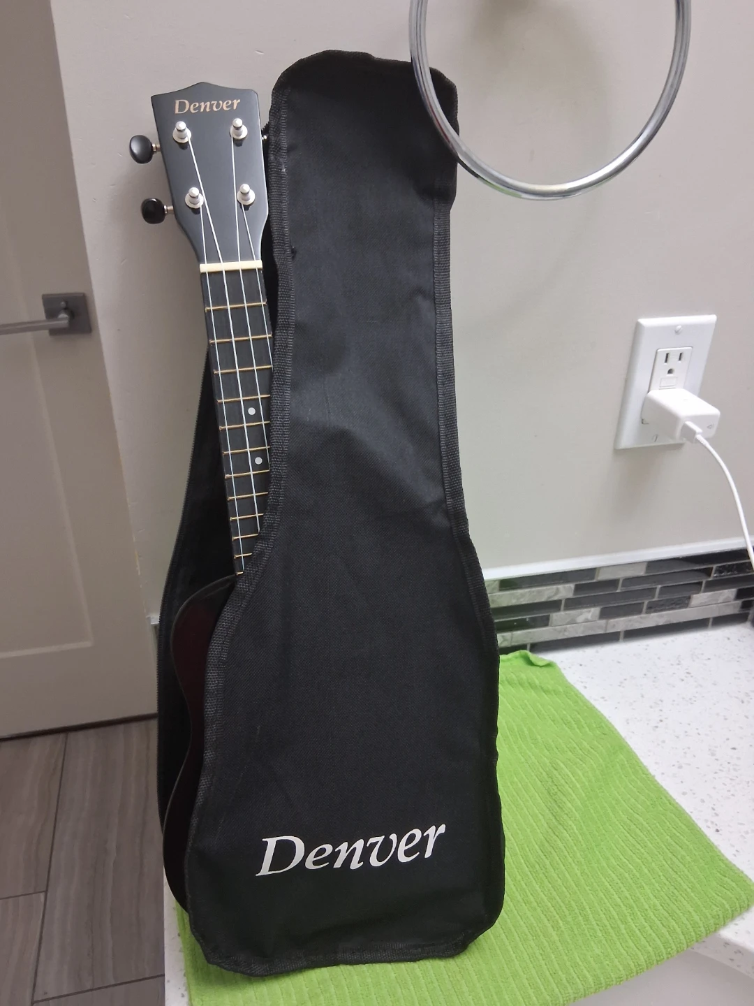 UKULELE Denver DUKE-BLK  with Gig Bag