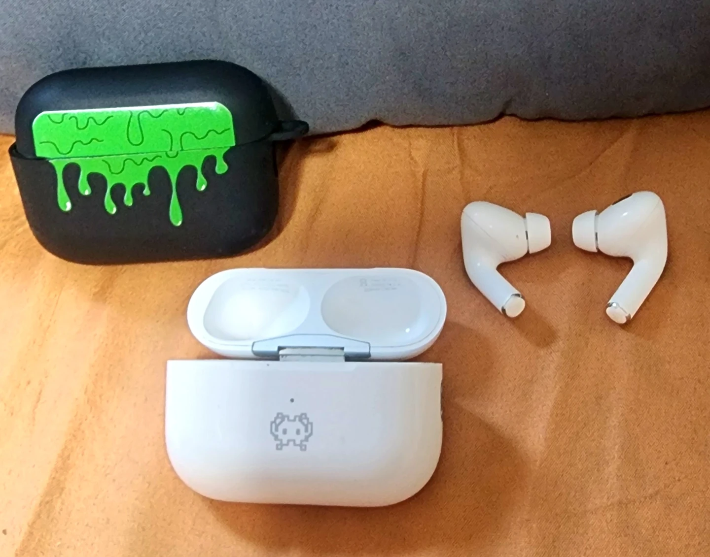 AirPods Pro + Case with Drip Design