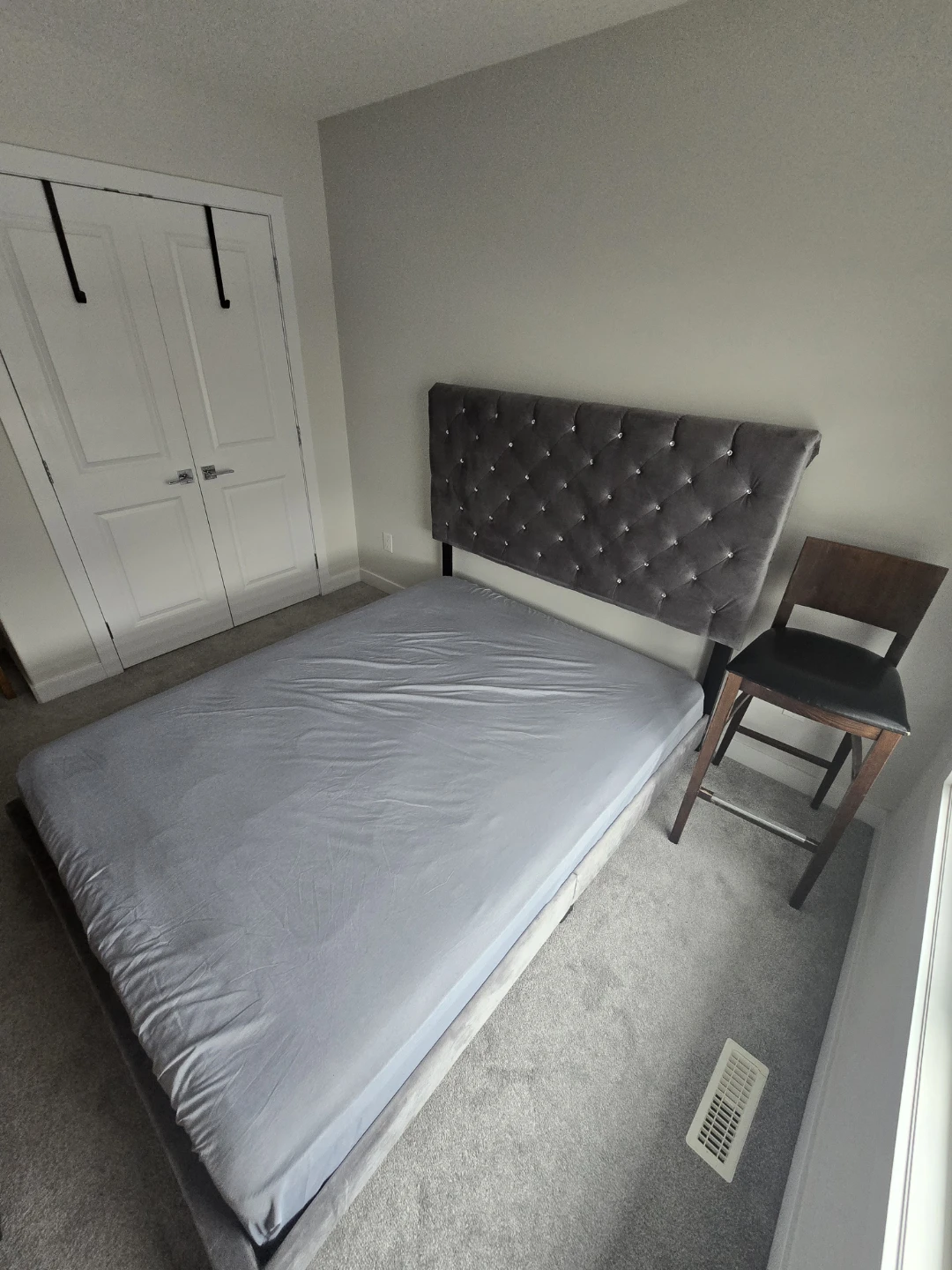 2 room available At edgemont $650 per room  For felame - photo 3