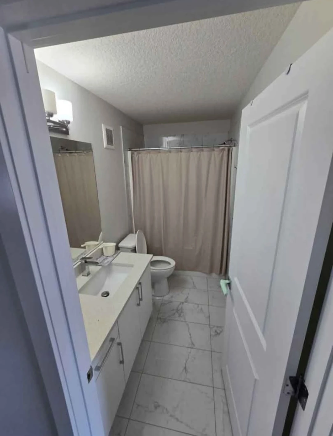 2 room available At edgemont $650 per room  For felame - photo 5