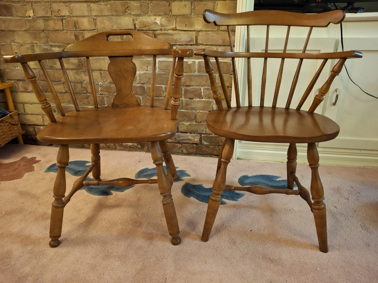 2 Wooden Windsor Style Armchairs - photo 4