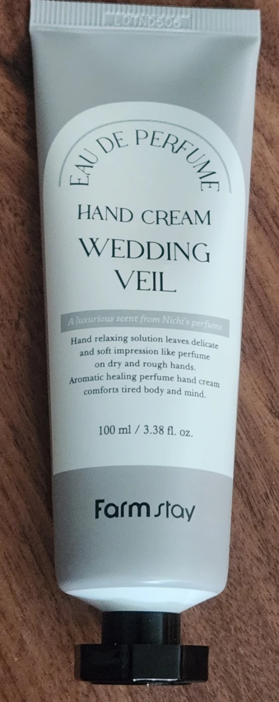 ⚽️ Farm Stay Hand Cream - Wedding Veil