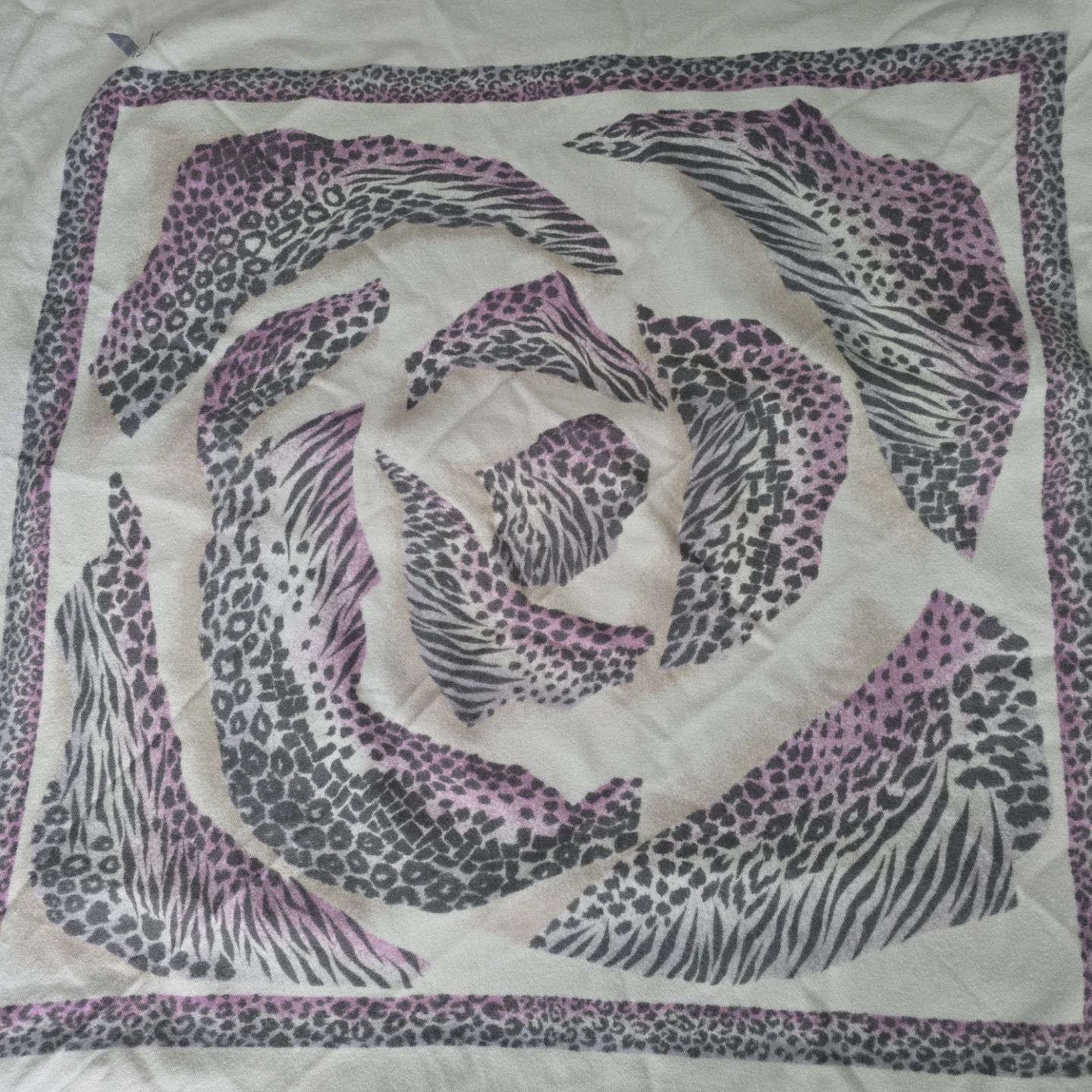 Vintage K of Krizia Leopard Rose Wool Scarf Shawl - photo 2