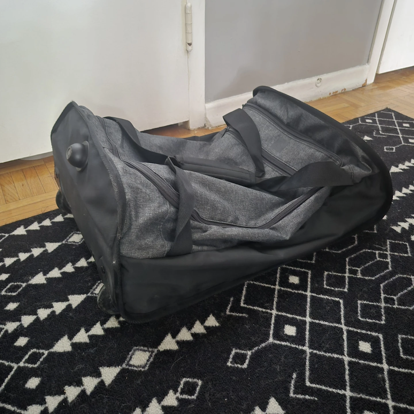 Carry-On Suitcase (30L) – Like New ✈️ - photo 2