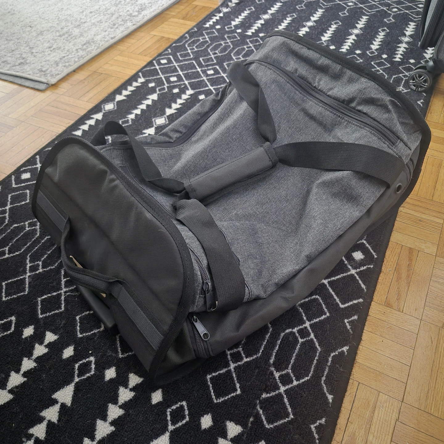 Carry-On Suitcase (30L) – Like New ✈️ - photo 3