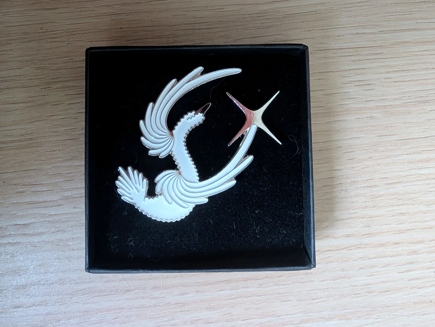 Swan Brooch - New in Box - photo 3